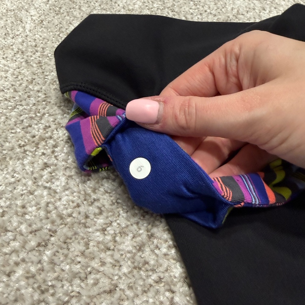 Lululemon Black/Multi Ruffle legging - Picture 5 of 6